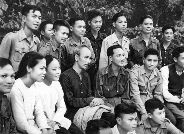 Những vấn đề về văn hóa và phát triển văn hóa theo Di chúc Bác Hồ - Ảnh 1.