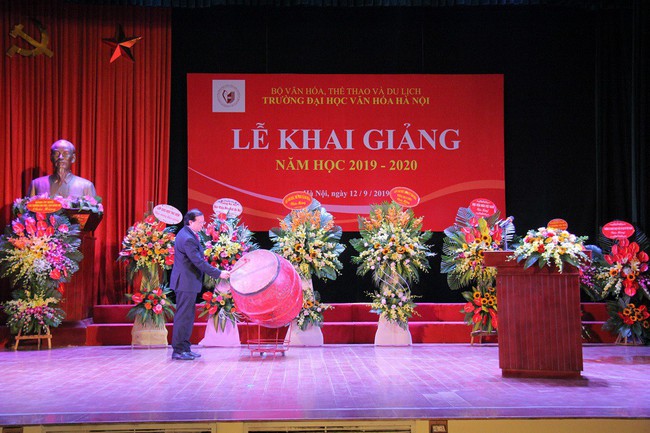 Thứ trưởng Tạ Quang Đông dự lễ khai giảng năm học 2019-2020 của trường Đại học Văn hóa Hà Nội - Ảnh 1.