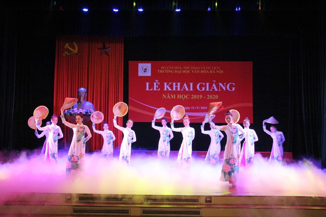 Thứ trưởng Tạ Quang Đông dự lễ khai giảng năm học 2019-2020 của trường Đại học Văn hóa Hà Nội - Ảnh 7.