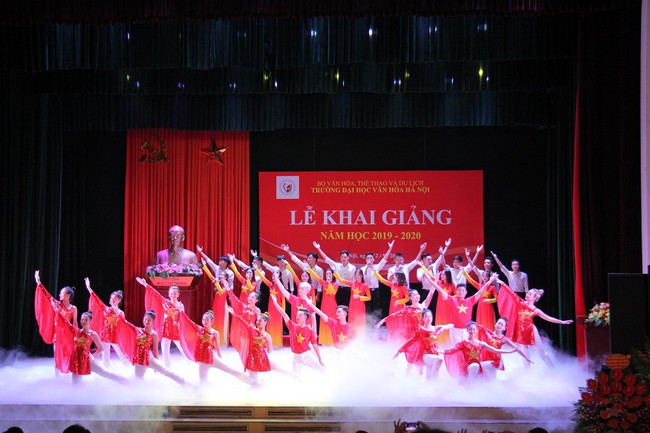 Thứ trưởng Tạ Quang Đông dự lễ khai giảng năm học 2019-2020 của trường Đại học Văn hóa Hà Nội - Ảnh 9.