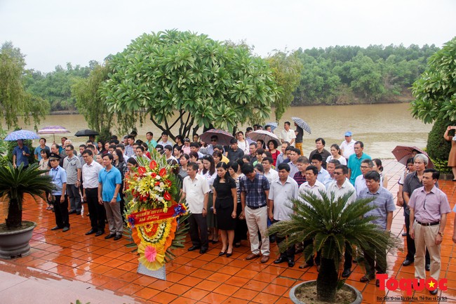 Đảng ủy Bộ VHTTDL dâng hương tại Thành Cổ Quảng Trị và Nhà lưu niệm cố Tổng Bí thư Lê Duẩn - Ảnh 10.