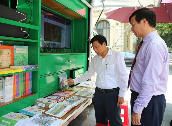 Bộ trưởng Nguyễn Ngọc Thiện: “Được đọc một cuốn sách hay có ý nghĩa và giá trị tinh thần rất to lớn” - Ảnh 1.