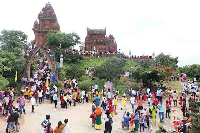 Đồng bào Chăm vui đón Lễ hội Katê - Ảnh 2.