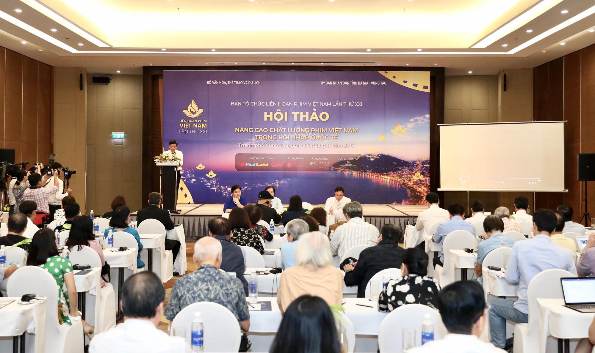 Phim Việt: làm thế nào để nâng cao chất lượng, tìm đường ra biển lớn? - Ảnh 1.