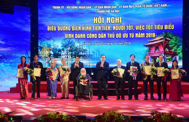 Cụ bà bán 2 căn biệt thự lấy hàng trăm cây vàng làm từ thiện - Ảnh 1.