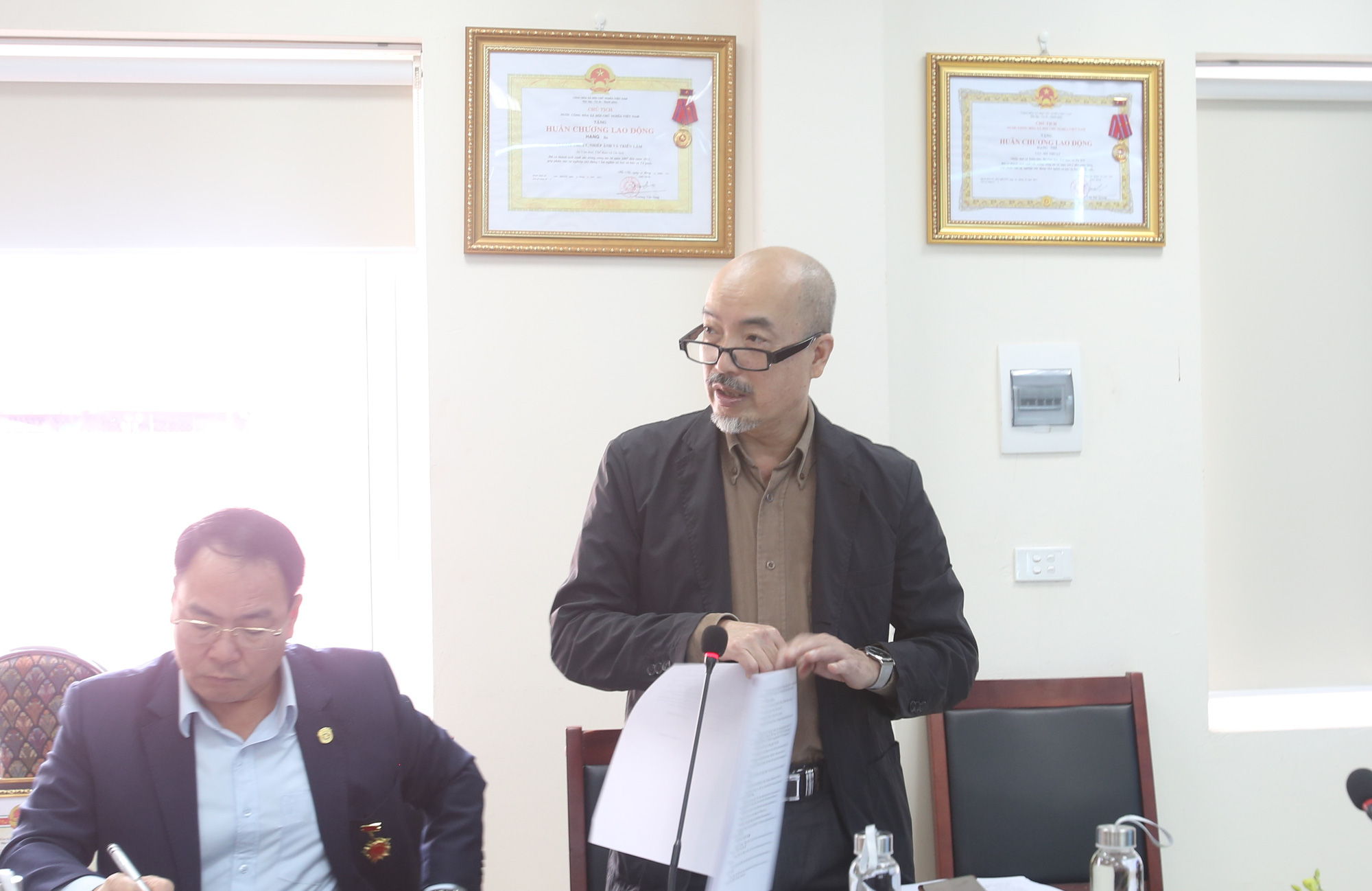 Thứ trưởng Tạ Quang Đông làm việc với Cục Mỹ thuật, Nhiếp ảnh và Triển lãm - Ảnh 2.