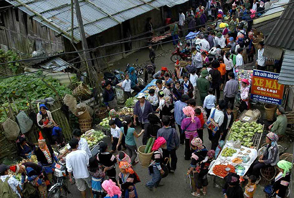 Chợ phiên Dào San - Ảnh 1.