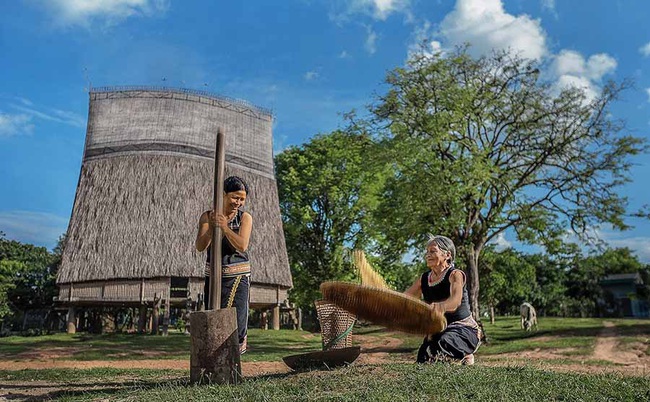 Nhà Rông - Văn hoá tiêu biểu của các dân tộc thiểu số Kon Tum - Ảnh 1.