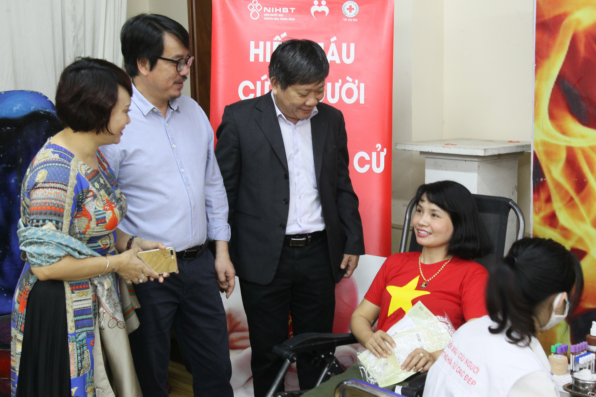 Công đoàn Bộ VHTTDL tổ chức ngày hội hiến máu "trao yêu thương để nhận lại" - Ảnh 1.