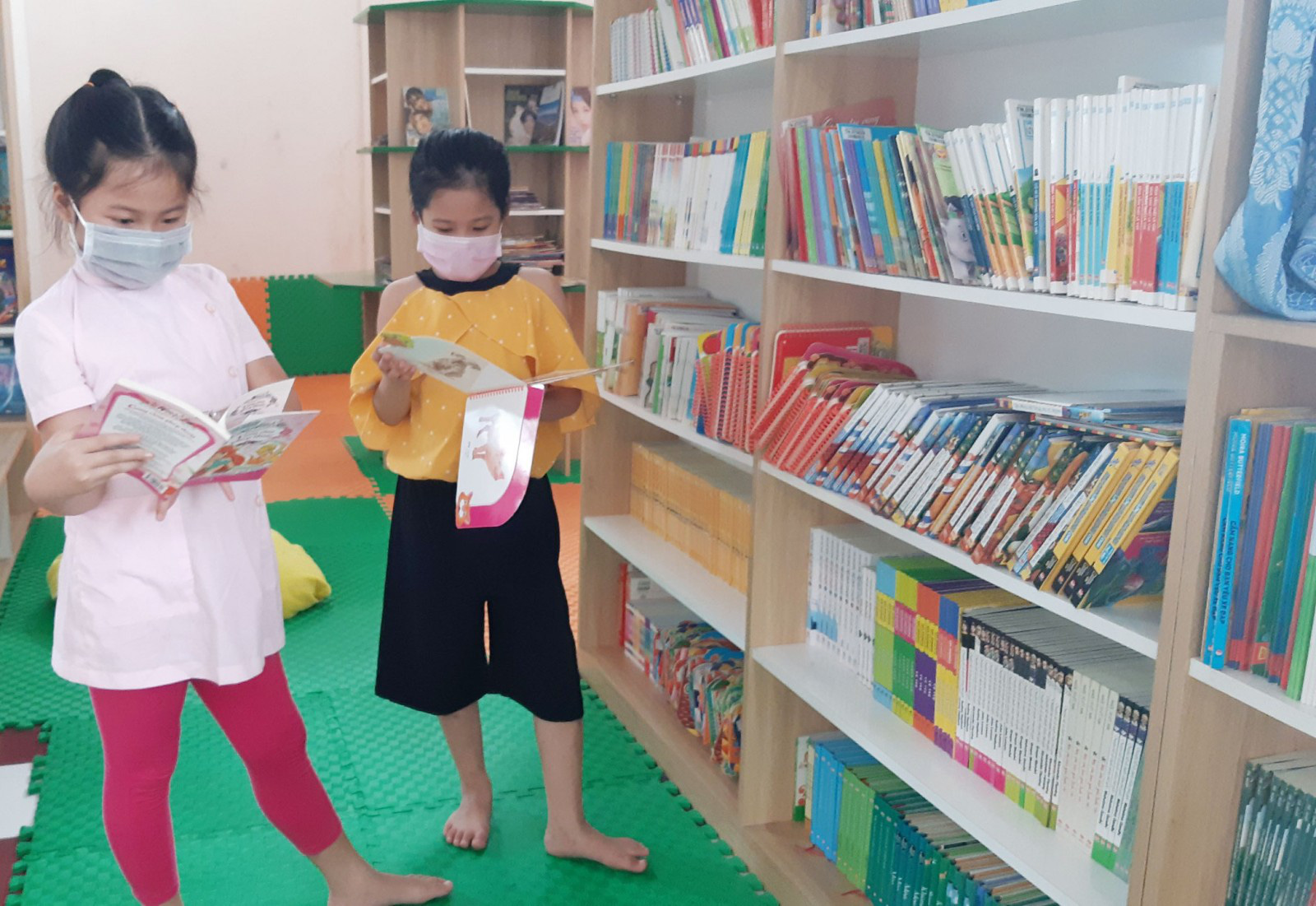 Tiếp tục thực hiện các biện pháp phòng, chống dịch Covid-19 đối với hoạt động thư viện trong tình hình mới - Ảnh 1.