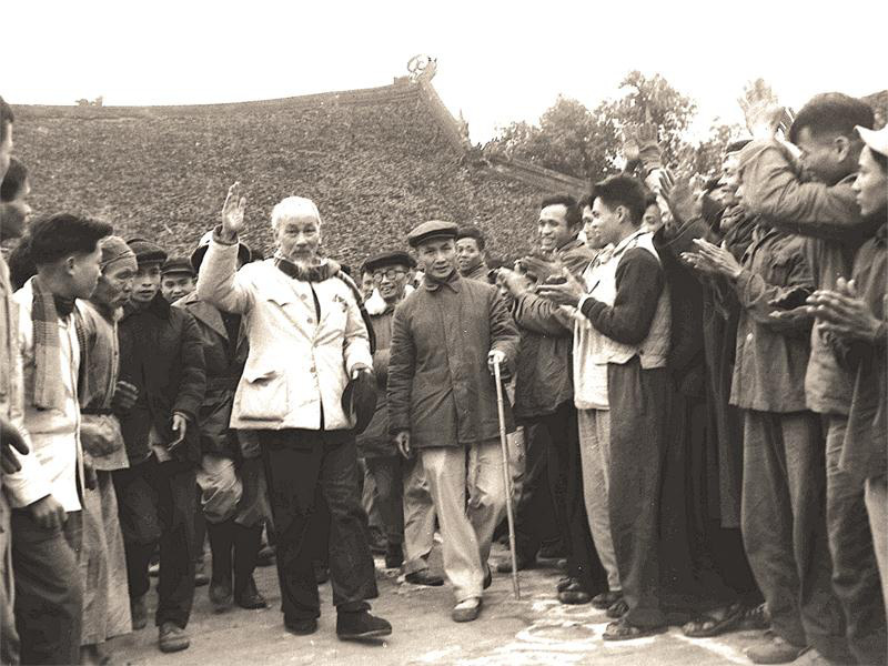 Nâng cao ý thức trách nhiệm, hết lòng, hết sức phụng sự Tổ quốc, phục vụ nhân dân theo tư tưởng Hồ Chí Minh - Ảnh 1.