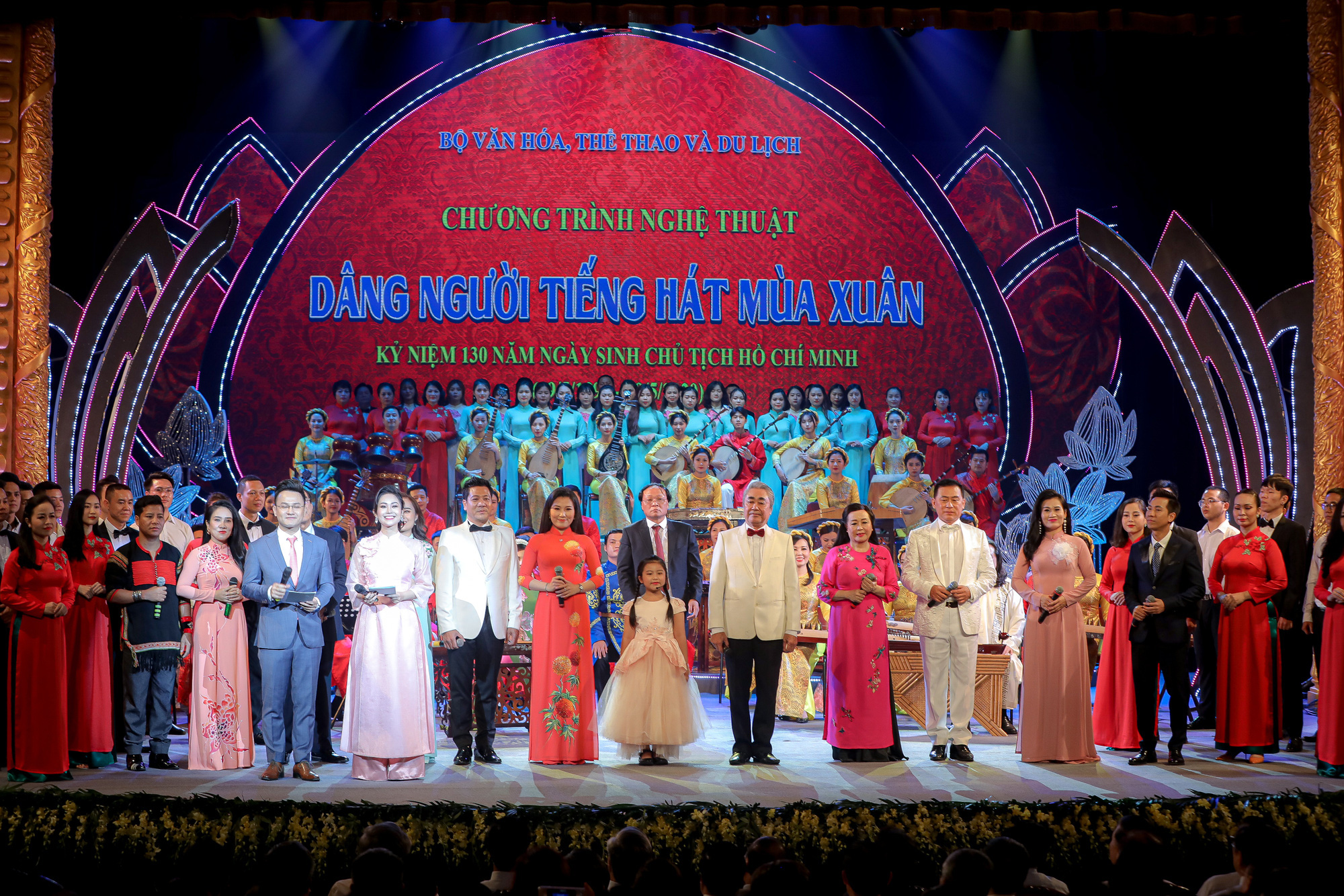 Ý nghĩa và nhiều cảm xúc trong chương trình nghệ thuật đặc biệt kỷ niệm 130 năm ngày sinh của Bác Hồ. - Ảnh 4.
