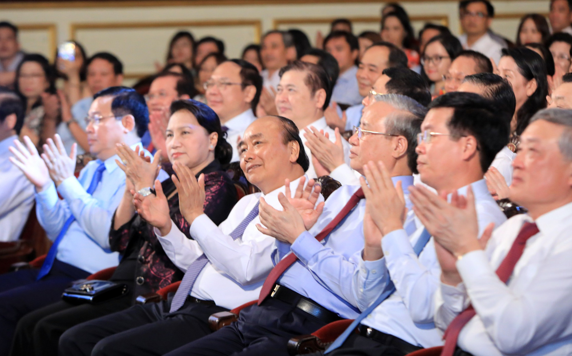 Ý nghĩa và nhiều cảm xúc trong chương trình nghệ thuật đặc biệt kỷ niệm 130 năm ngày sinh của Bác Hồ. - Ảnh 3.