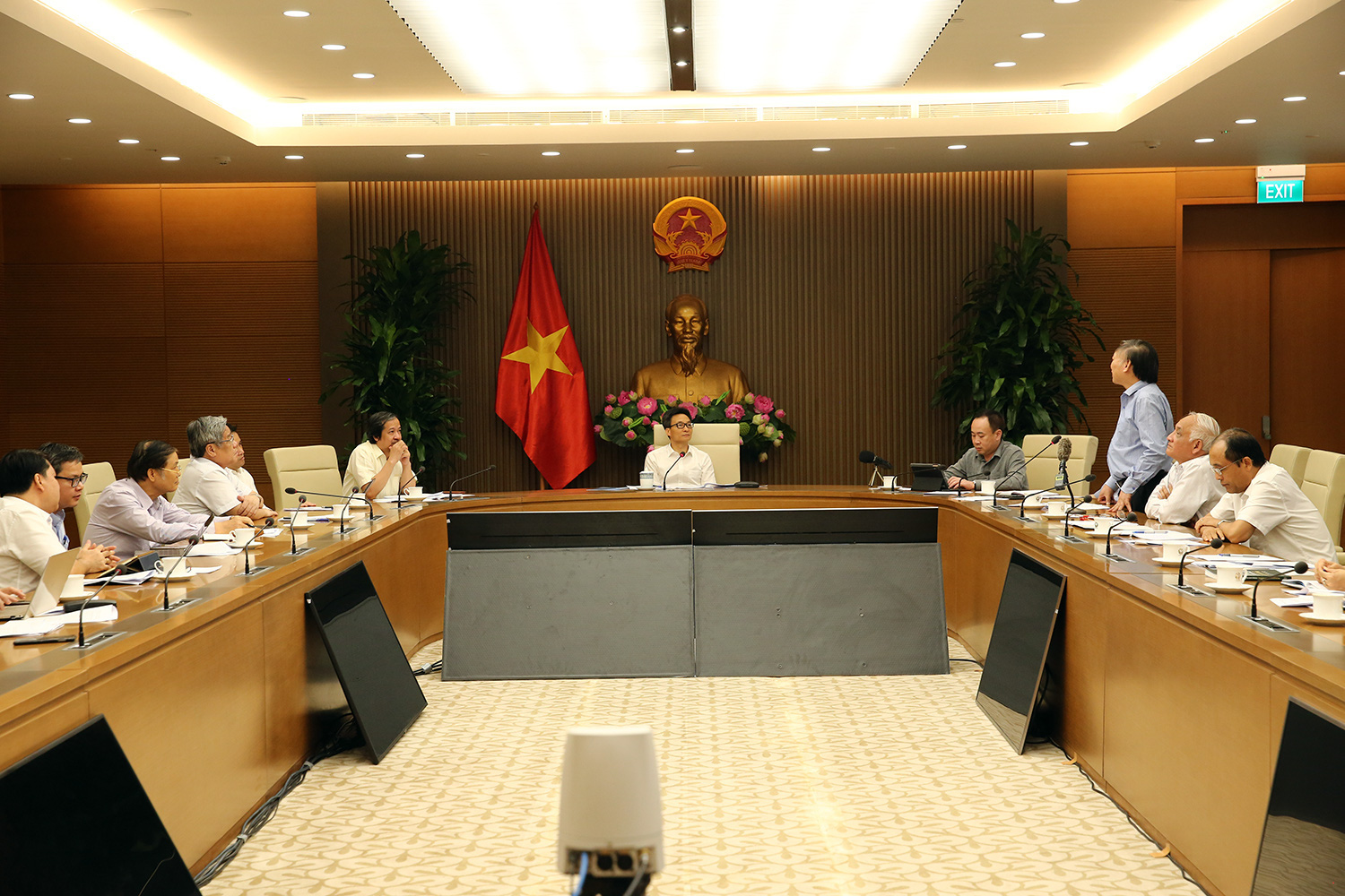 Phó Thủ tướng yêu cầu: Biên soạn bộ Quốc sử, Quốc chí phải đặt chất lượng lên hàng đầu - Ảnh 1.