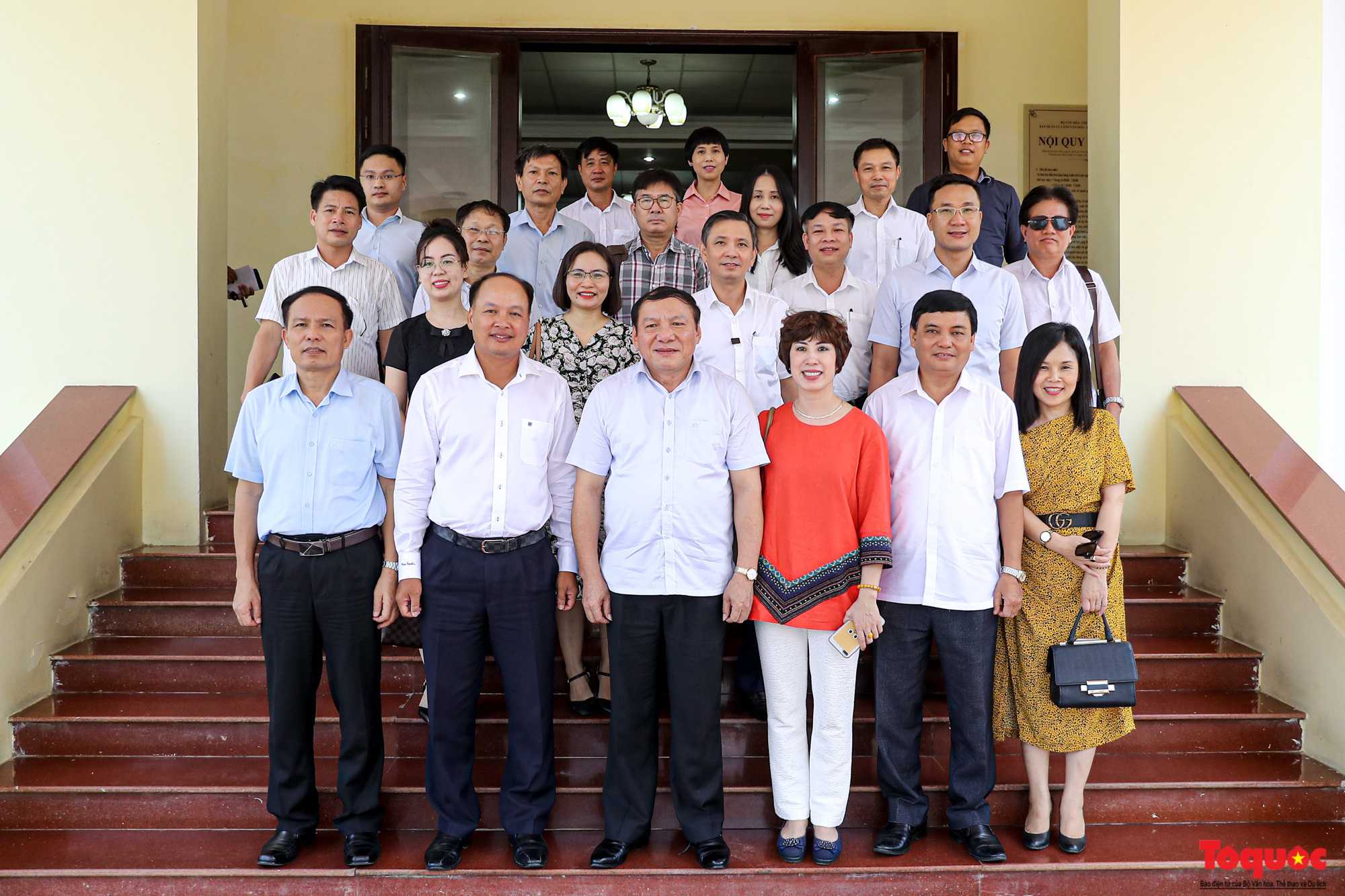 Thứ trưởng Bộ VHTTDL Nguyễn Văn Hùng thăm hỏi, động viên bà con dân tộc thiểu số đang gặp khó khăn do dịch Covid-19 - Ảnh 8.