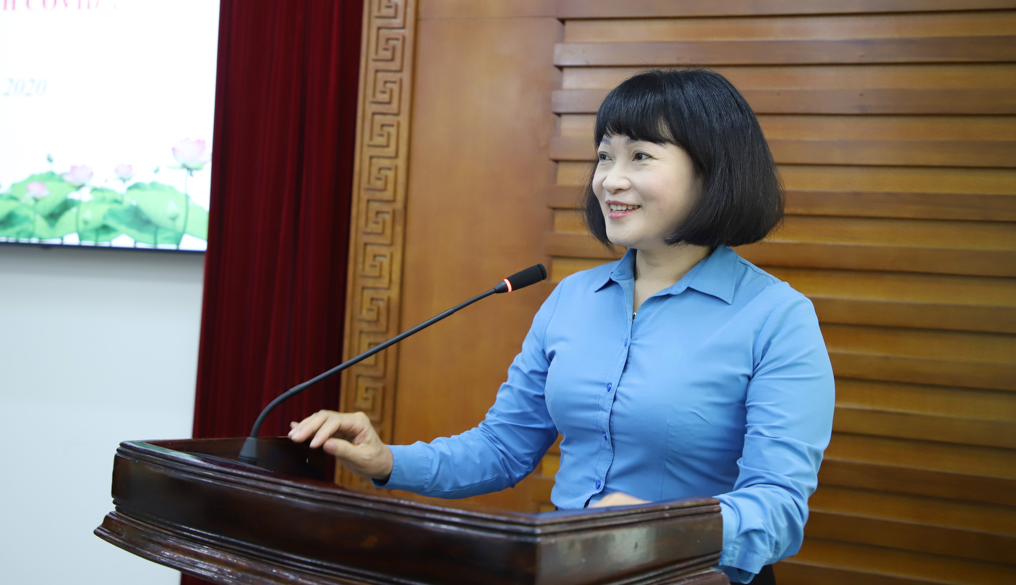 Công đoàn Bộ Văn hóa, Thể và Du lịch trao quà hỗ trợ, động viên đoàn viên, người lao động gặp khó khăn do dịch bệnh Covid-19 - Ảnh 1.