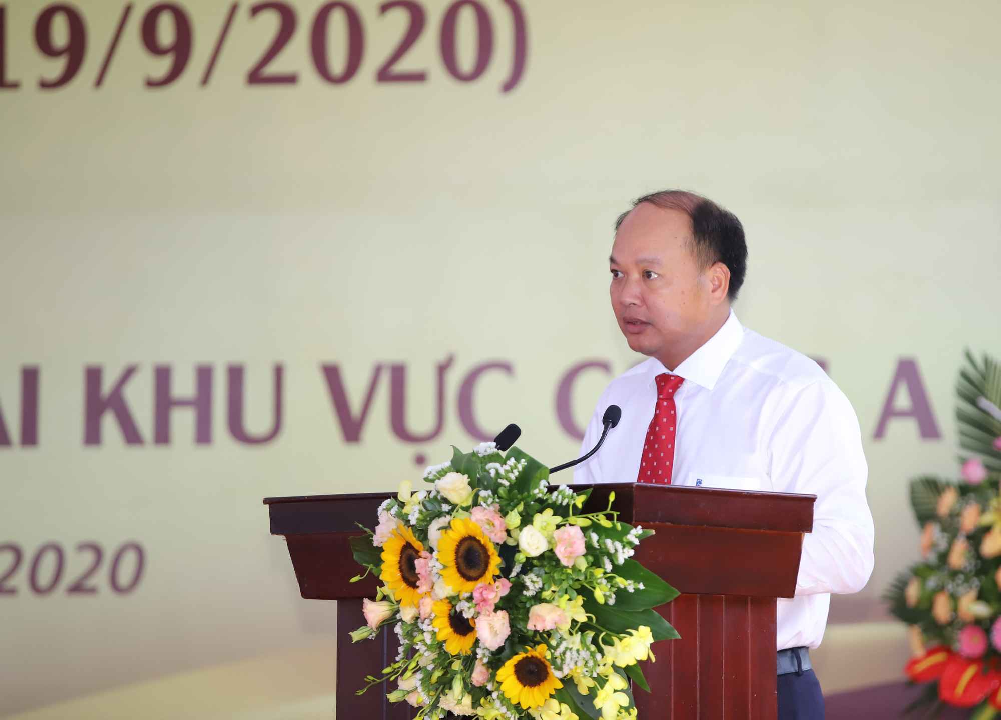 Thứ trưởng Nguyễn Văn Hùng: "Giữ gìn bản sắc văn hóa của đồng bào dân tộc là nhiệm vụ chính trị có ý nghĩa quan trọng" - Ảnh 2.