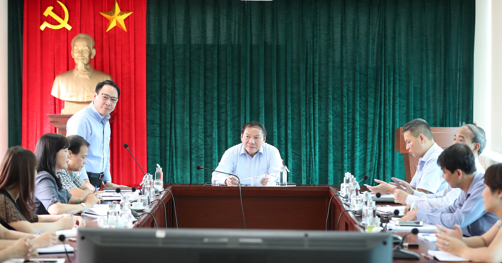 Tạo thị trường mỹ thuật, nhiếp ảnh, đẩy mạnh phát triển công nghiệp văn hóa - Ảnh 2.