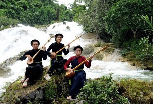 Tuyên Quang: Truyền nhiệt huyết giữ gìn di sản Then cho thế hệ trẻ - Ảnh 1.