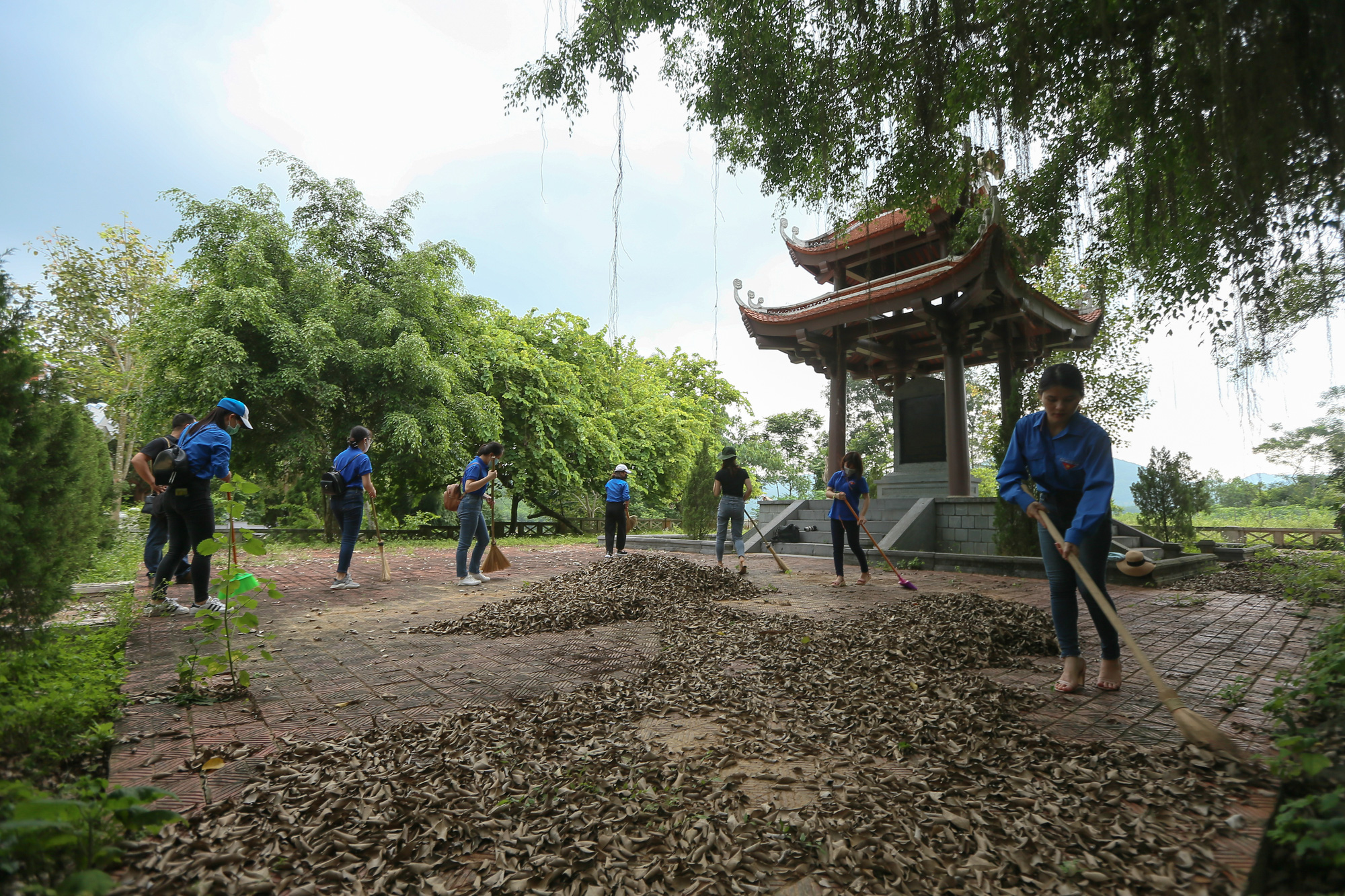 Đoàn thanh niên VP Bộ VHTTDL tổ chức "Hành trình Về nguồn" tại Tuyên Quang - Ảnh 1.