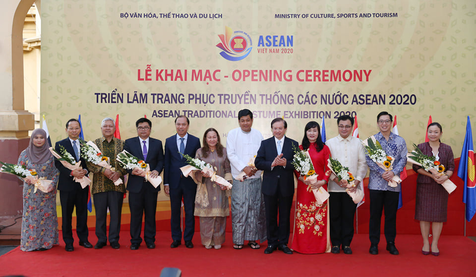Ngắm trang phục truyền thống của các quốc gia ASEAN - Ảnh 1.