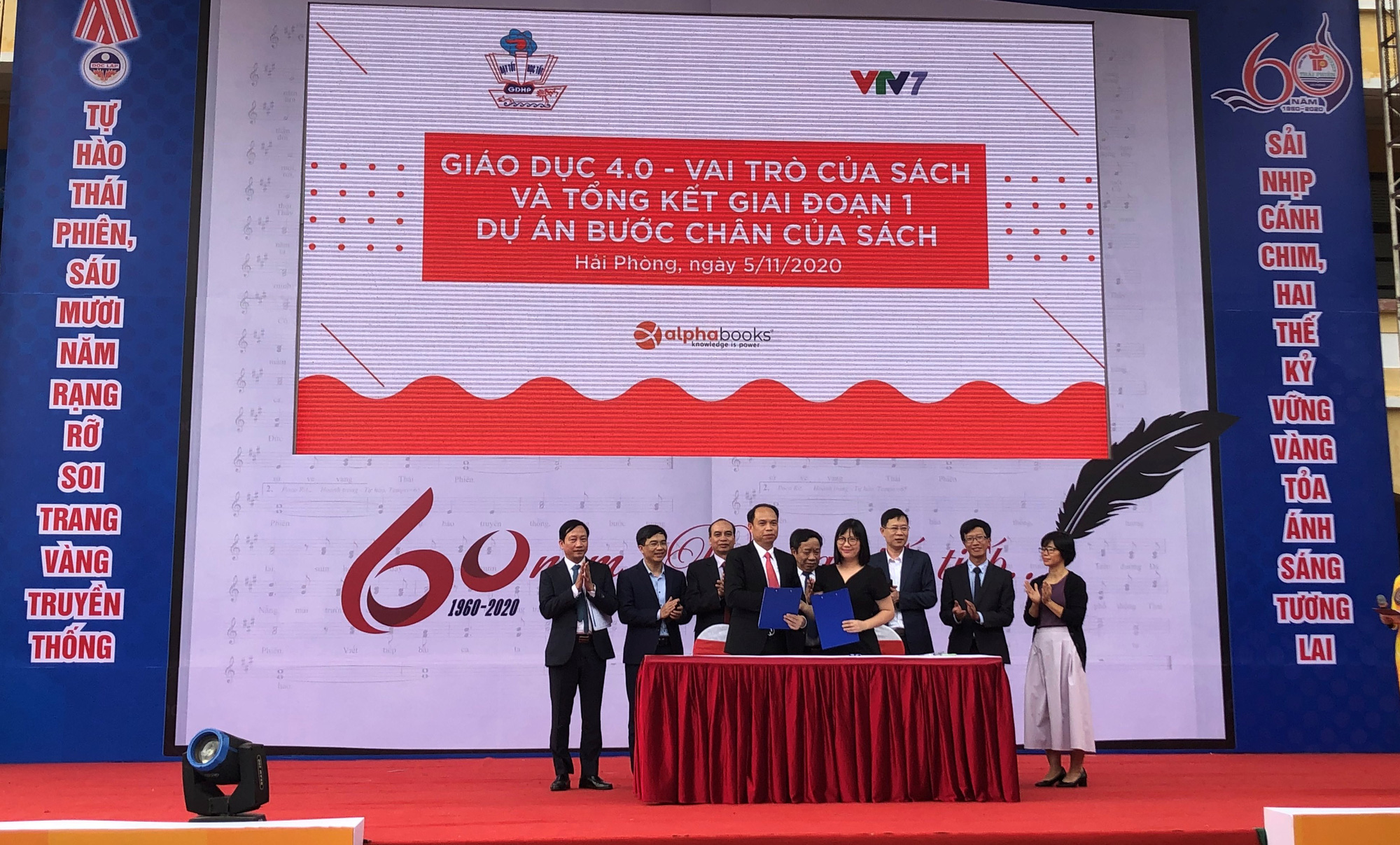  "Mỗi trang sách là một bước chân" để đến với tri thức nhân loại - Ảnh 2.