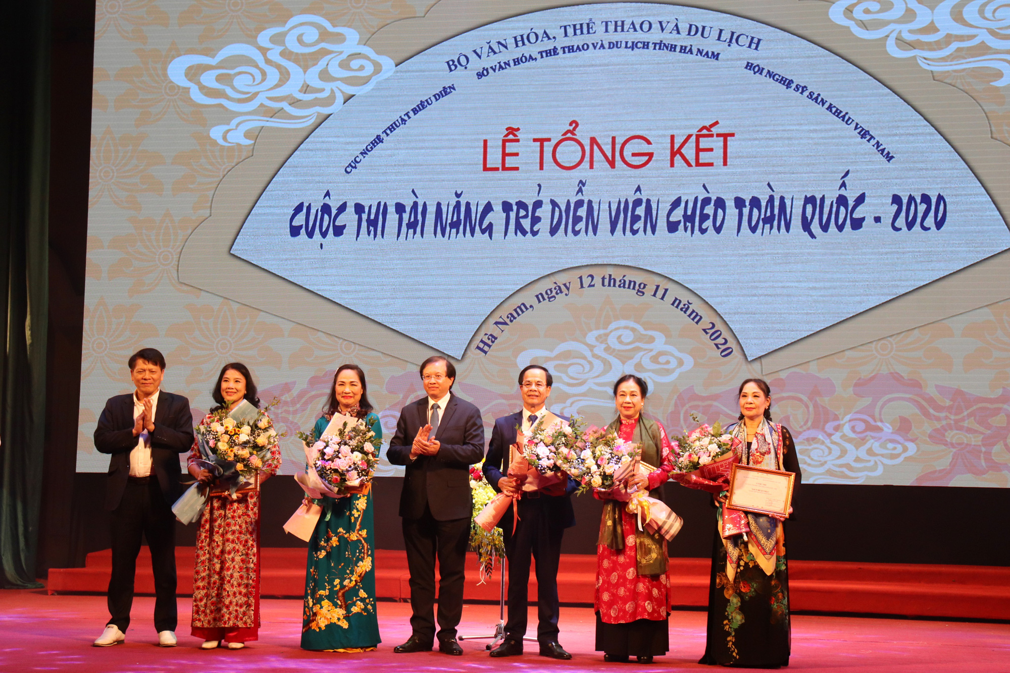 10 giải Vàng được trao tại Cuộc thi tài năng trẻ sân khấu Chèo chuyên nghiệp toàn quốc – 2020 - Ảnh 2.