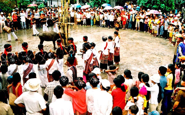 Lễ hội dân gian góp phần phát triển du lịch địa phương - Ảnh 2.