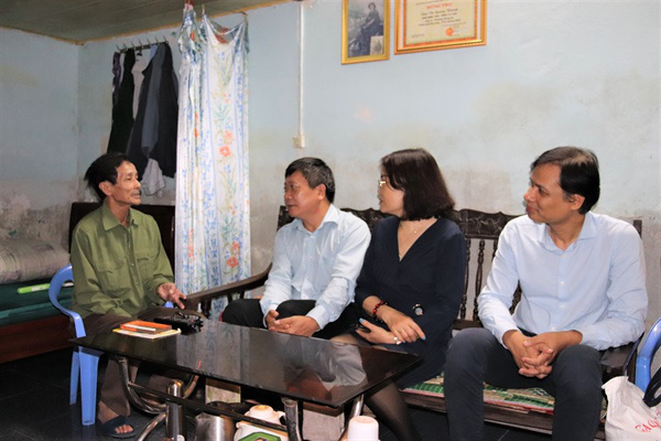 Công đoàn Khối Cơ quan tham mưu, quản lý nhà nước (Bộ VHTTDL): Thăm và tặng quà người có công với cách mạng, gia đình chính sách - Ảnh 2.