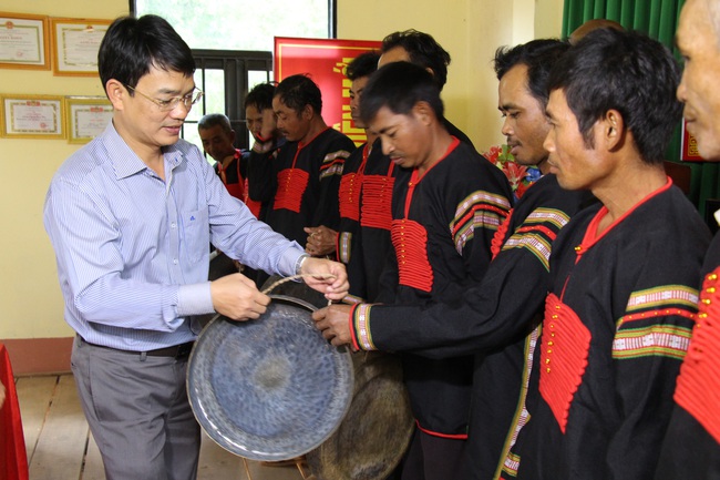 Đắk Lắk: Đưa cồng chiêng về với buôn làng - Ảnh 1.