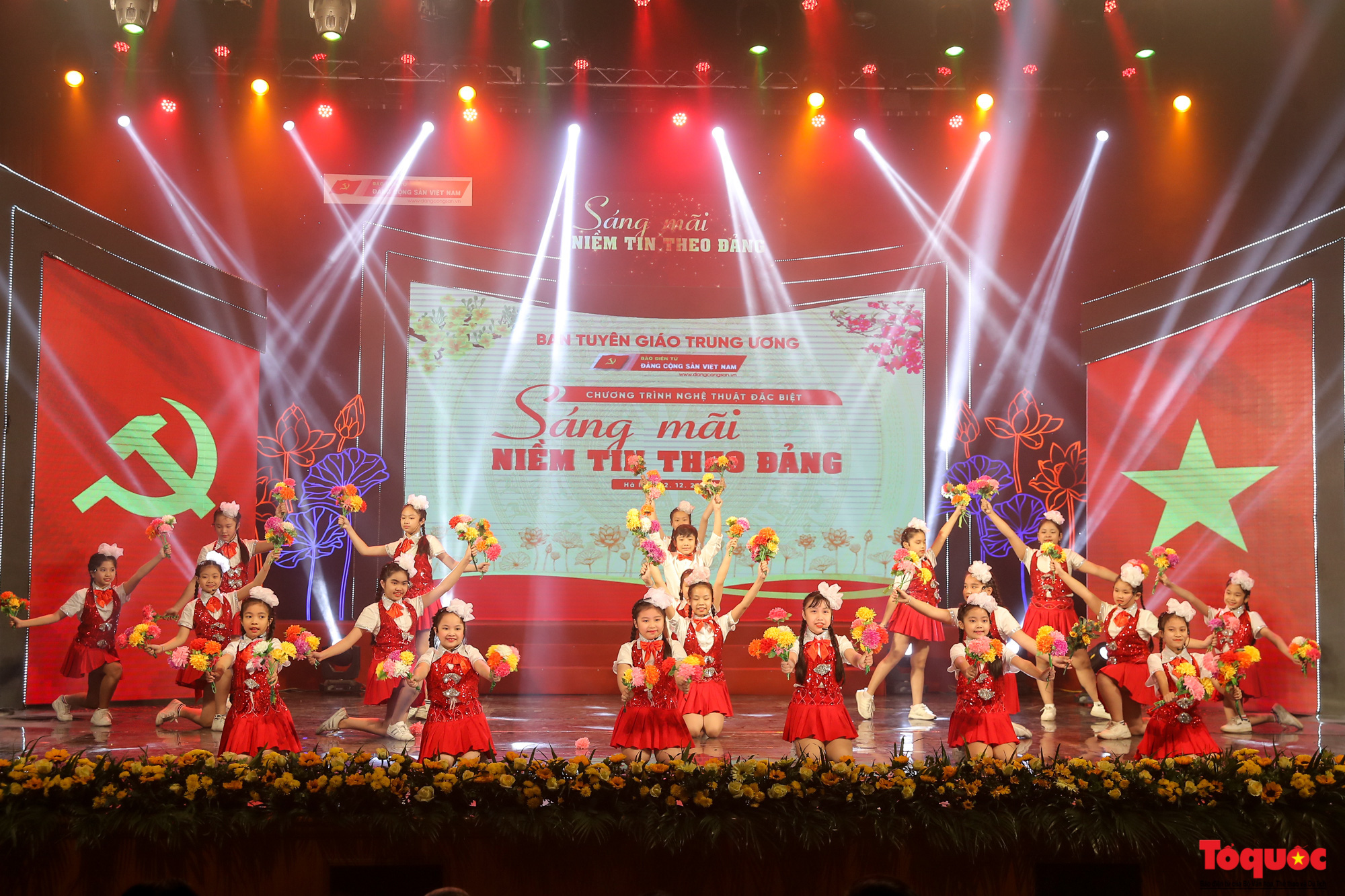 Hào hùng chương trình nghệ thuật “Sáng mãi niềm tin theo Đảng”  - Ảnh 10.