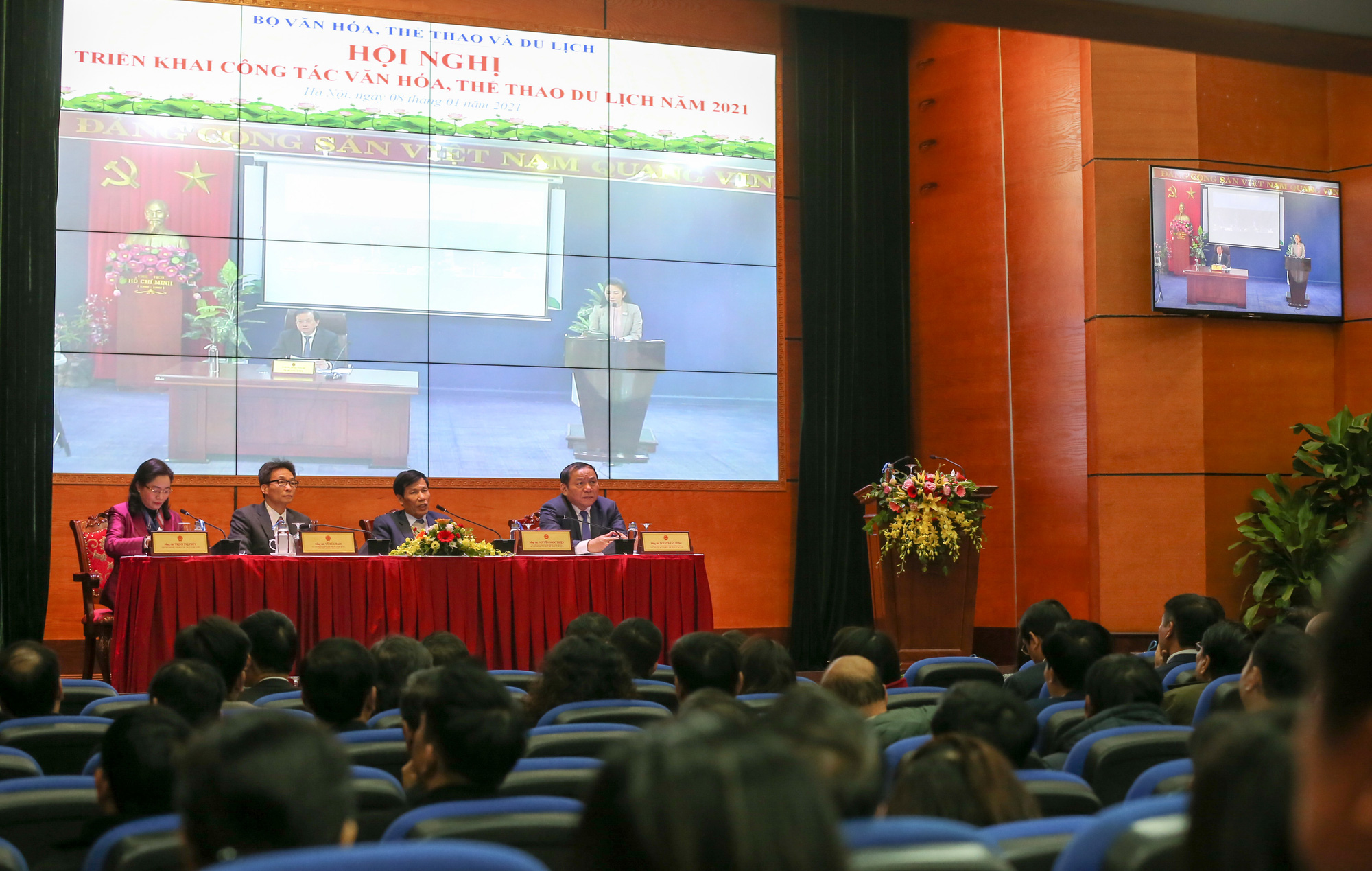 Phó Thủ tướng: Áp dụng triệt để công nghệ, chuyển đổi số để phát triển bền vững ngành Du lịch - Ảnh 1.