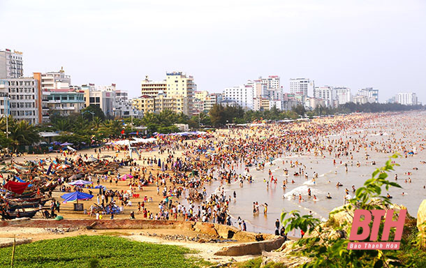 Du lịch Sầm Sơn: Khẳng định vai trò đầu tàu phát triển - Ảnh 1.