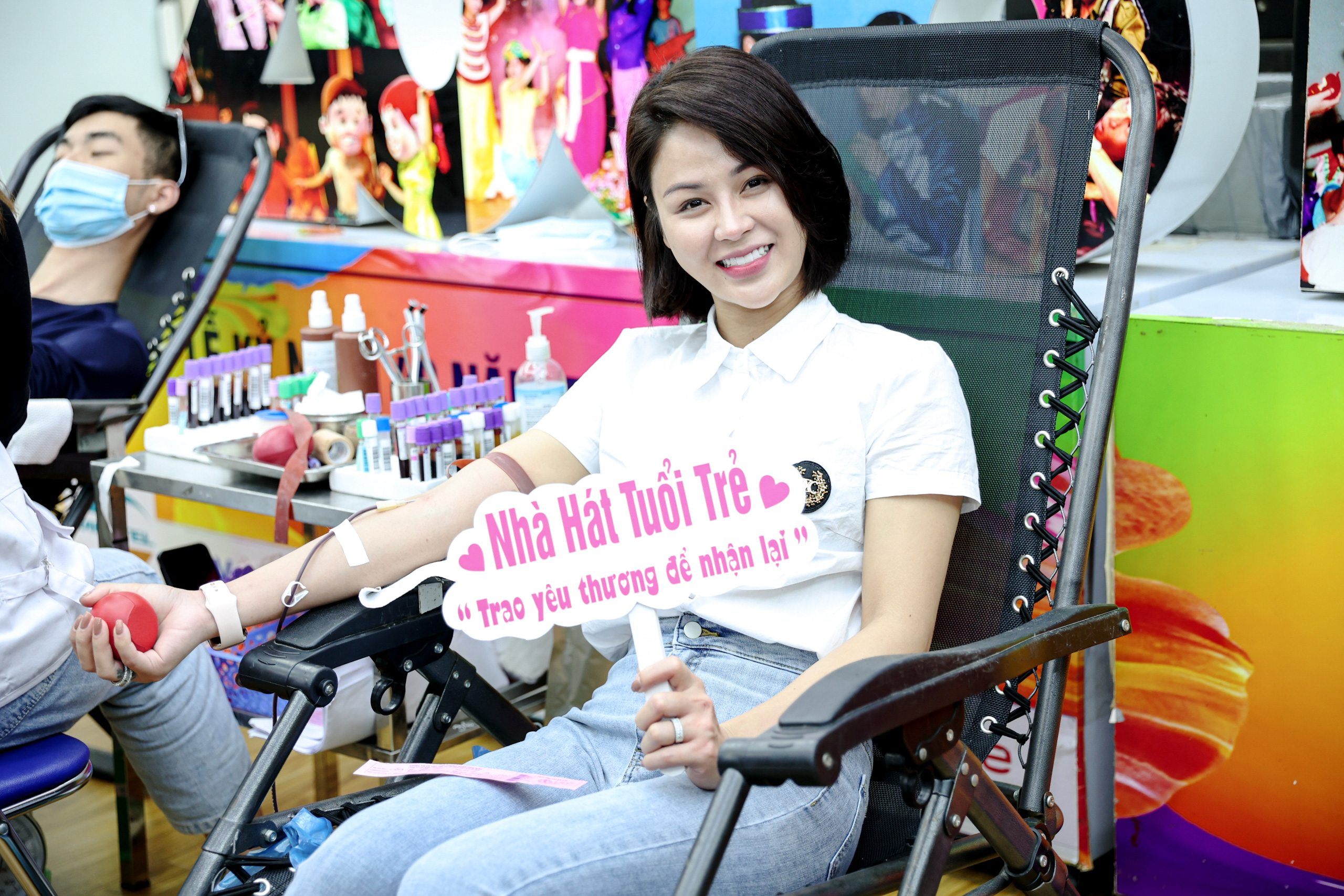 Đông đảo các nghệ sĩ Việt tham gia hiến máu với thông điệp ý nghĩa "Trao yêu thương để nhận lại". - Ảnh 6.