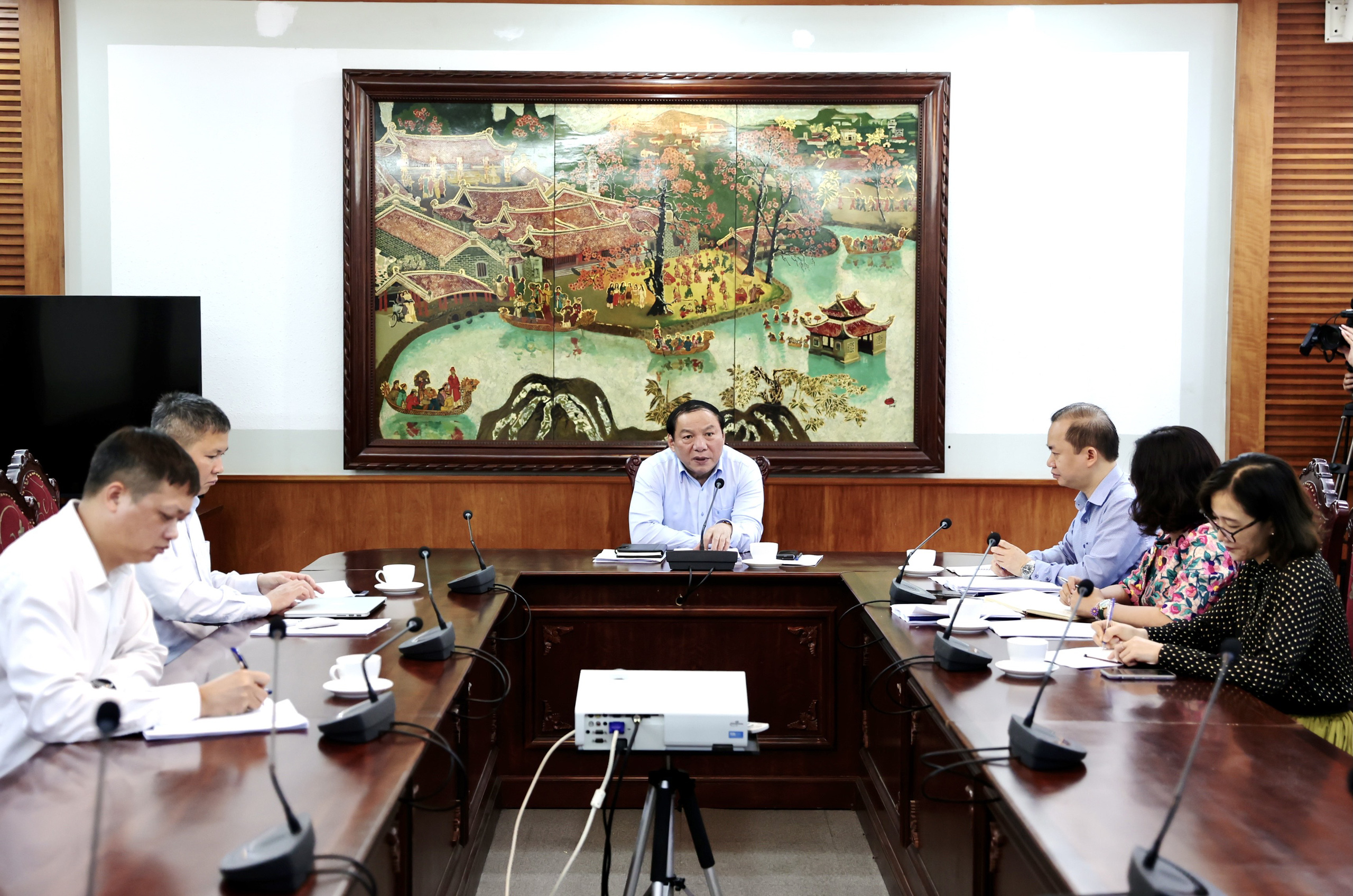 Chiến lược phát triển văn hóa đến năm 2030 phải thể hiện khát vọng xây dựng đất nước hùng cường - Ảnh 2.