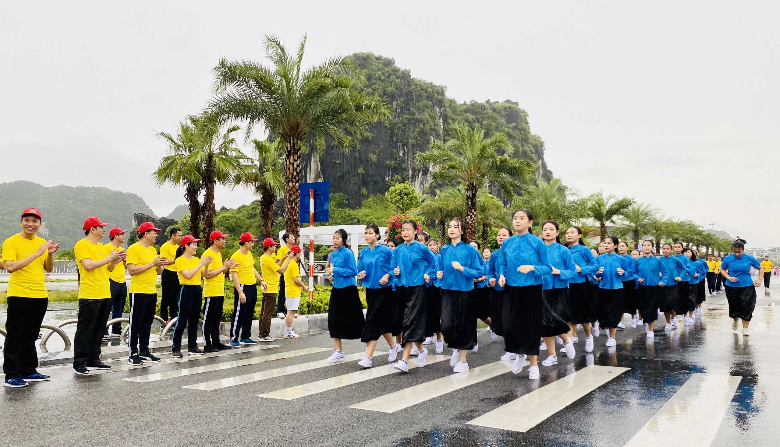 Quảng Ninh: Thể thao kích cầu du lịch - Ảnh 1.
