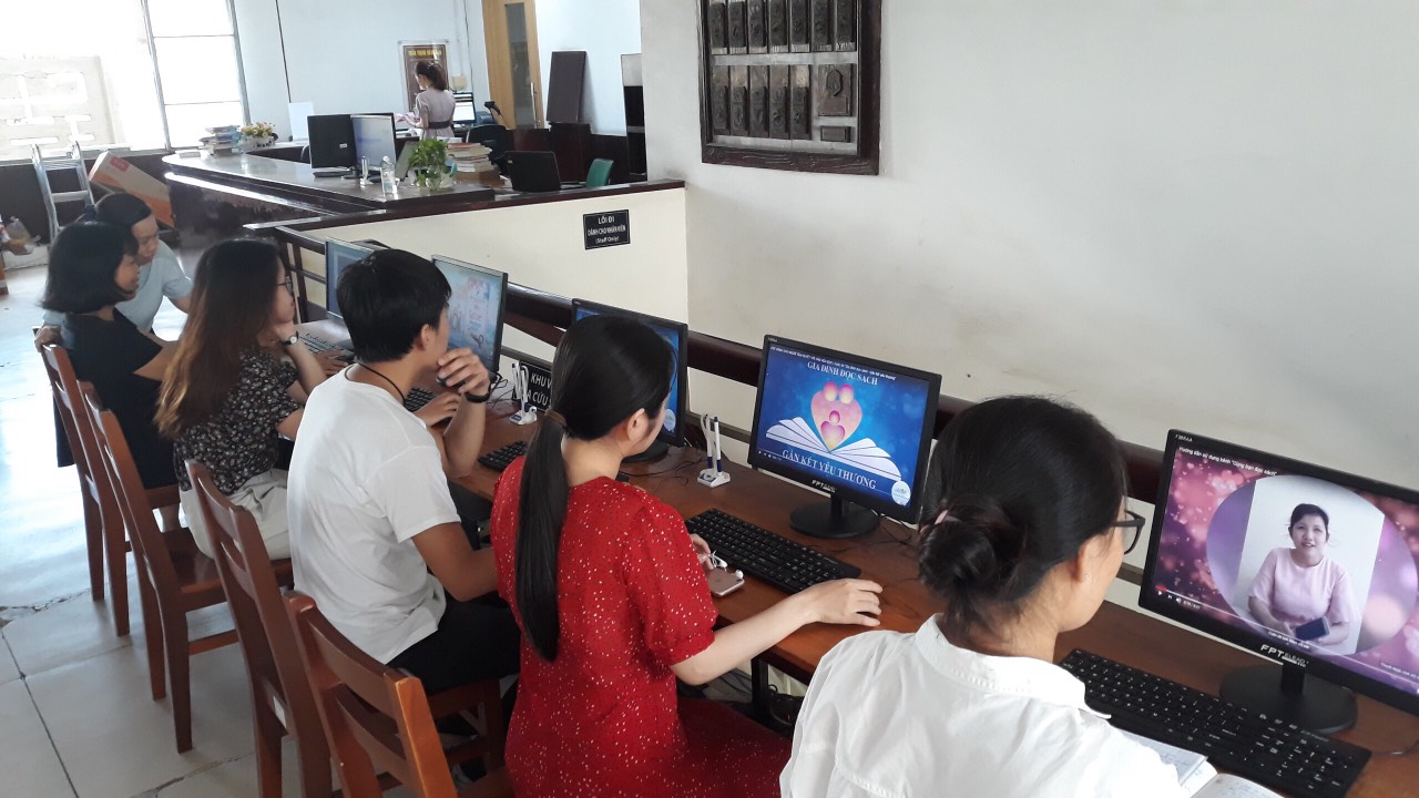 Kênh "Cùng bạn đọc sách":  Một năm hình thành và lan tỏa - Ảnh 3.