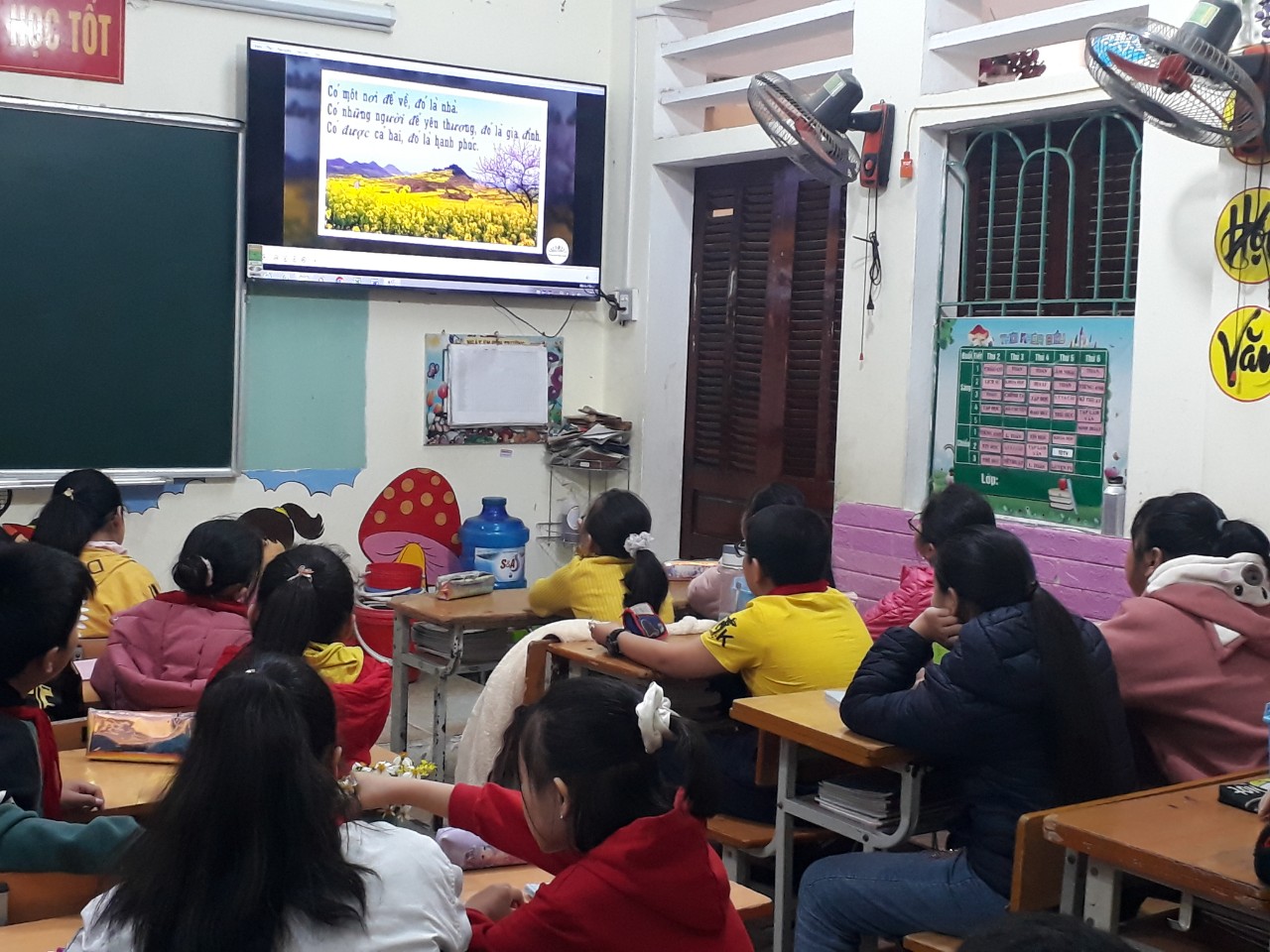 Kênh "Cùng bạn đọc sách":  Một năm hình thành và lan tỏa - Ảnh 2.