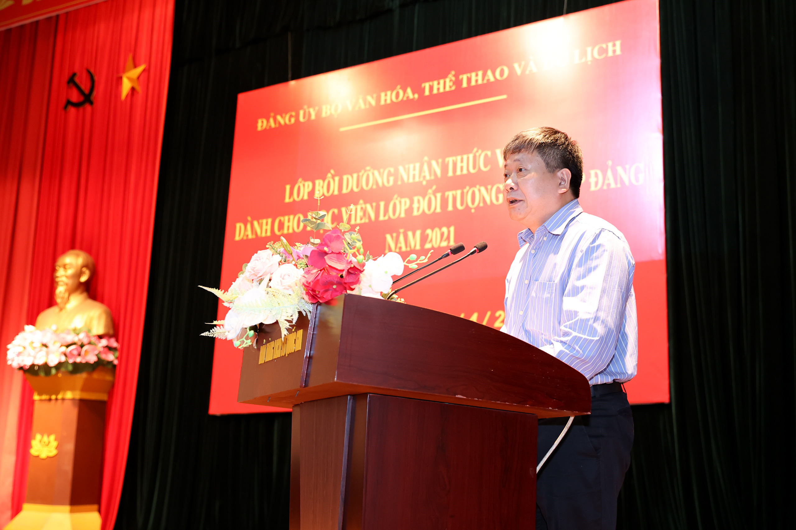 Khai giảng lớp bồi dưỡng nhận thức về Đảng dành cho học viên đối tượng kết nạp Đảng năm 2021 - Ảnh 2.