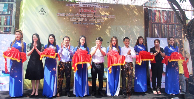 Đắk Lắk: Khai mạc Ngày sách và Văn hóa đọc Việt Nam lần thứ 8 - năm 2021 - Ảnh 1.