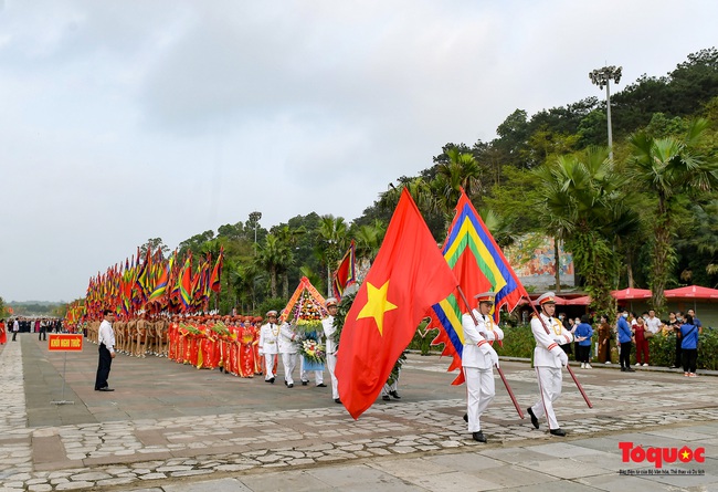 Lãnh đạo Đảng, Nhà nước dâng hương tưởng nhớ các vua Hùng - Ảnh 1.