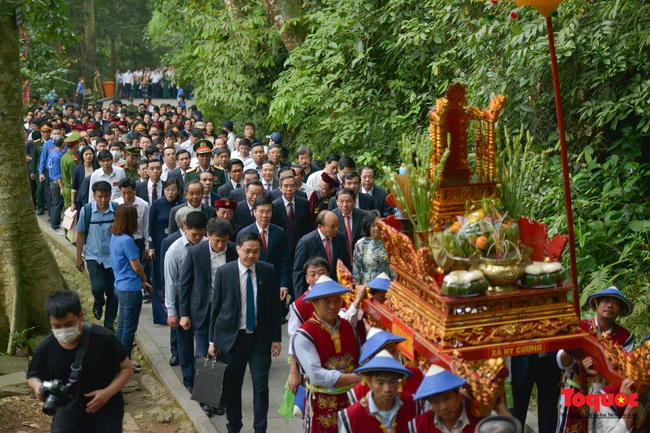 Lãnh đạo Đảng, Nhà nước dâng hương tưởng nhớ các vua Hùng - Ảnh 3.
