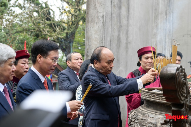 Lãnh đạo Đảng, Nhà nước dâng hương tưởng nhớ các vua Hùng - Ảnh 10.