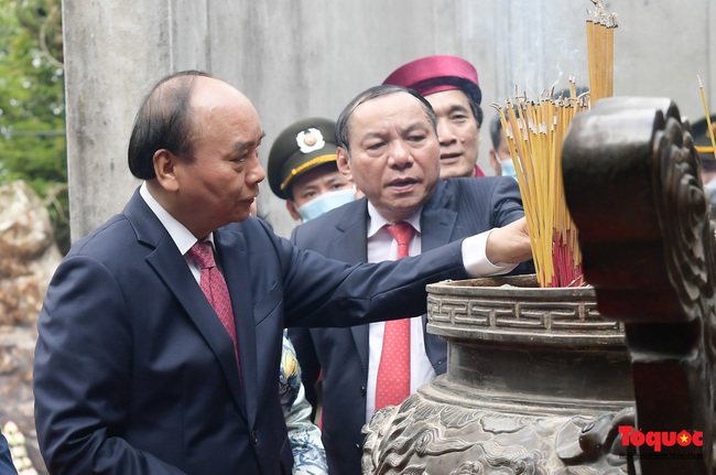 Lãnh đạo Đảng, Nhà nước dâng hương tưởng nhớ các vua Hùng - Ảnh 11.