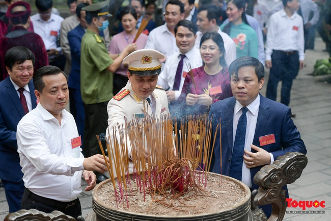 Lãnh đạo Đảng, Nhà nước dâng hương tưởng nhớ các vua Hùng - Ảnh 12.