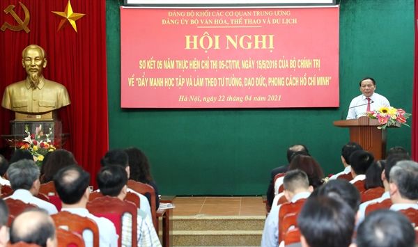 Phải coi việc thực hiện "Đẩy mạnh học tập và làm theo tư tưởng, đạo đức, phong cách Hồ Chí Minh" là công việc thường xuyên, làm suốt cuộc đời - Ảnh 1.