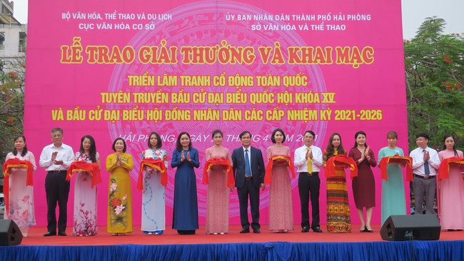 400 tác phẩm tham dự Cuộc thi sáng tác tranh cổ động tuyên truyền bầu cử đại biểu Quốc hội khóa XV và đại biểu HĐND các cấp nhiệm kỳ 2021-2026 - Ảnh 1.