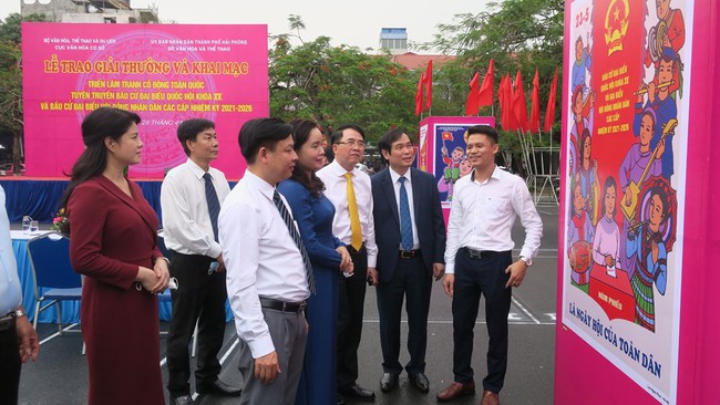 400 tác phẩm tham dự Cuộc thi sáng tác tranh cổ động tuyên truyền bầu cử đại biểu Quốc hội khóa XV và đại biểu HĐND các cấp nhiệm kỳ 2021-2026 - Ảnh 2.