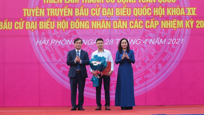 400 tác phẩm tham dự Cuộc thi sáng tác tranh cổ động tuyên truyền bầu cử đại biểu Quốc hội khóa XV và đại biểu HĐND các cấp nhiệm kỳ 2021-2026 - Ảnh 3.