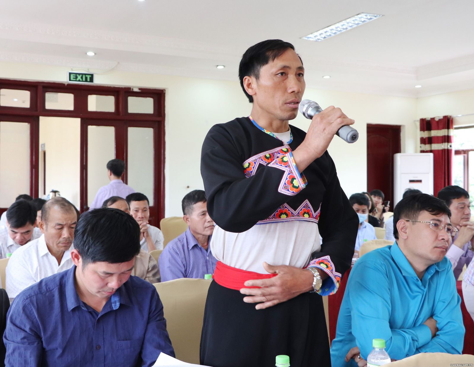 Tọa đàm về một số chính sách hỗ trợ bảo tồn, phát huy bản sắc văn hóa truyền thống tốt đẹp của các dân tộc và khuyến khích phát triển du lịch trên địa bàn tỉnh Lai Châu - Ảnh 3.